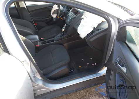 2016 Ford Focus Se z USA, uszkodzony, nr VIN 1FADP3F26GL291173